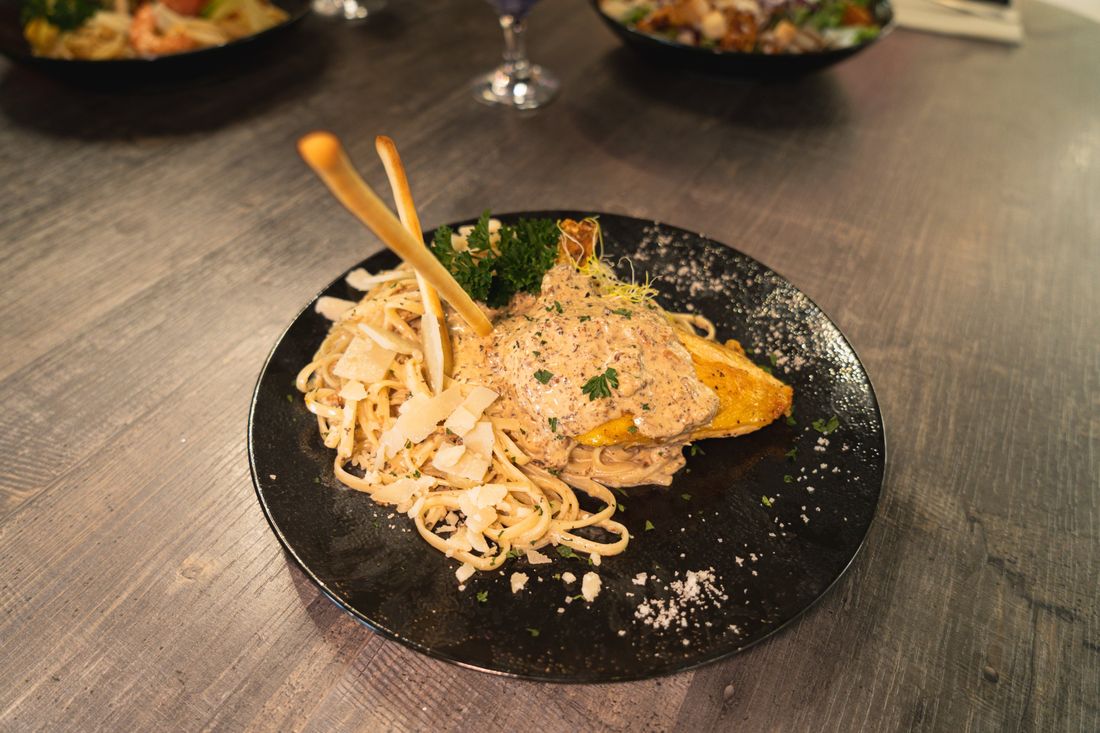 Suprême de volaille, sauce morilles au Palladio, Échirolles